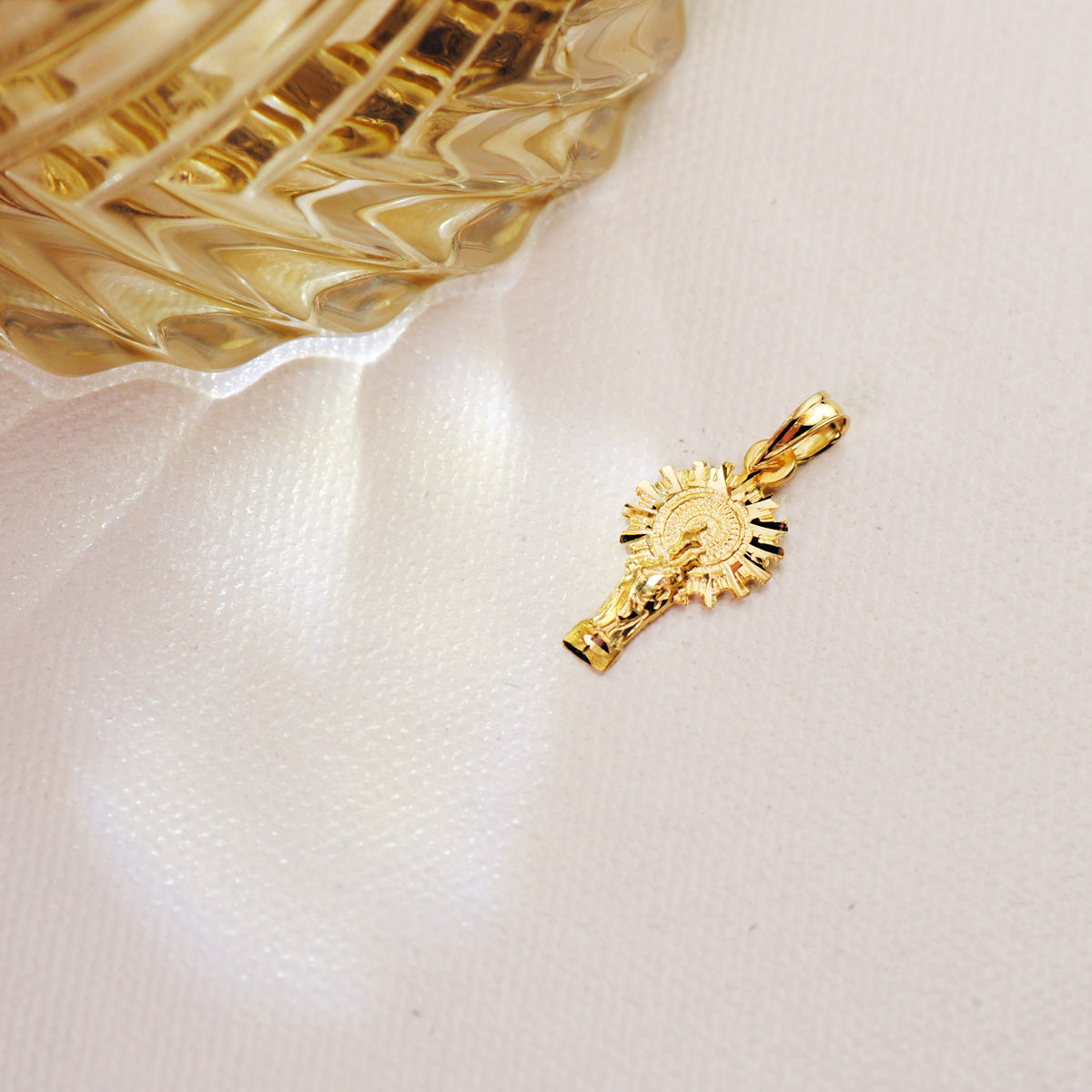 18K Virgin of the Pillar Silhouette 21x11 mm