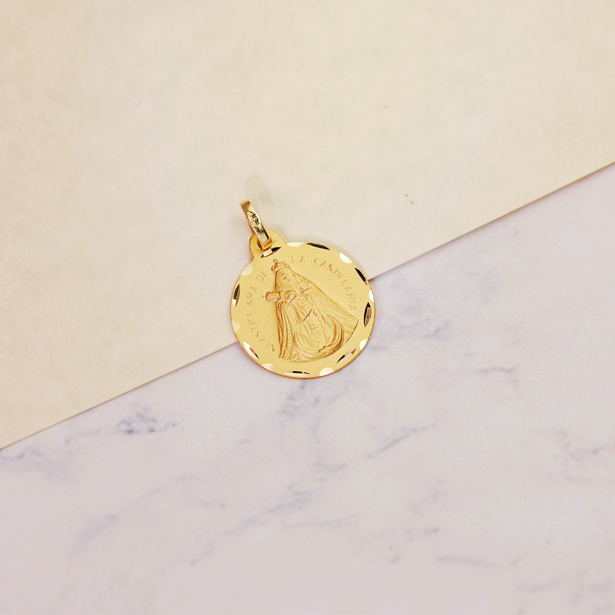 18K Medal Our Lady of Candelaria 20 mm