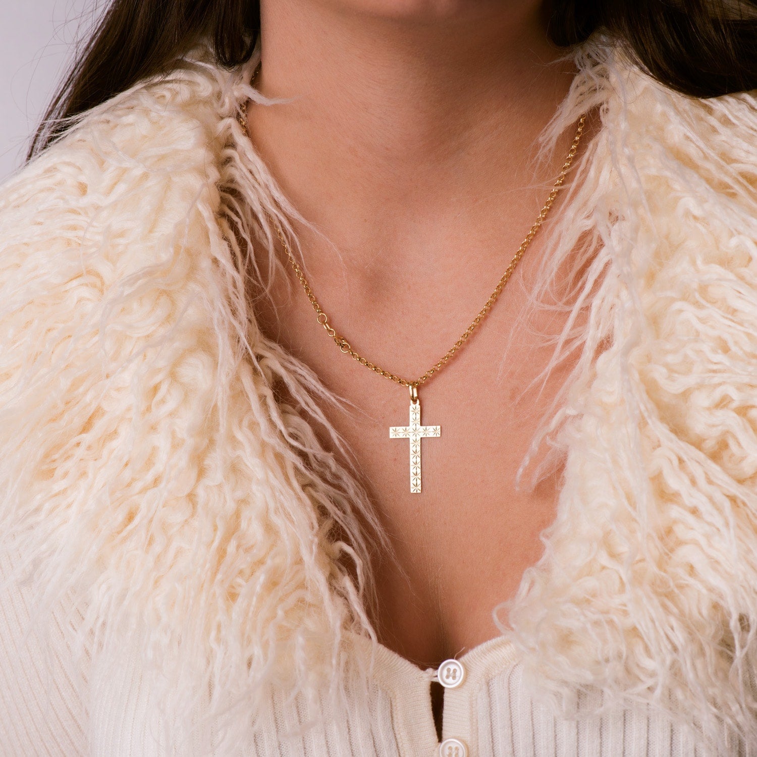 Cruz sin Cristo Tallada Oro Amarillo 18k – 35x19 mm