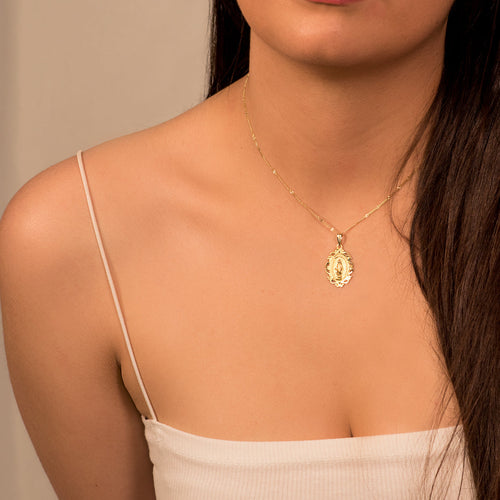18K Medalla Virgen De La Milagrosa Cerco 23x16 mm 1.15Gr