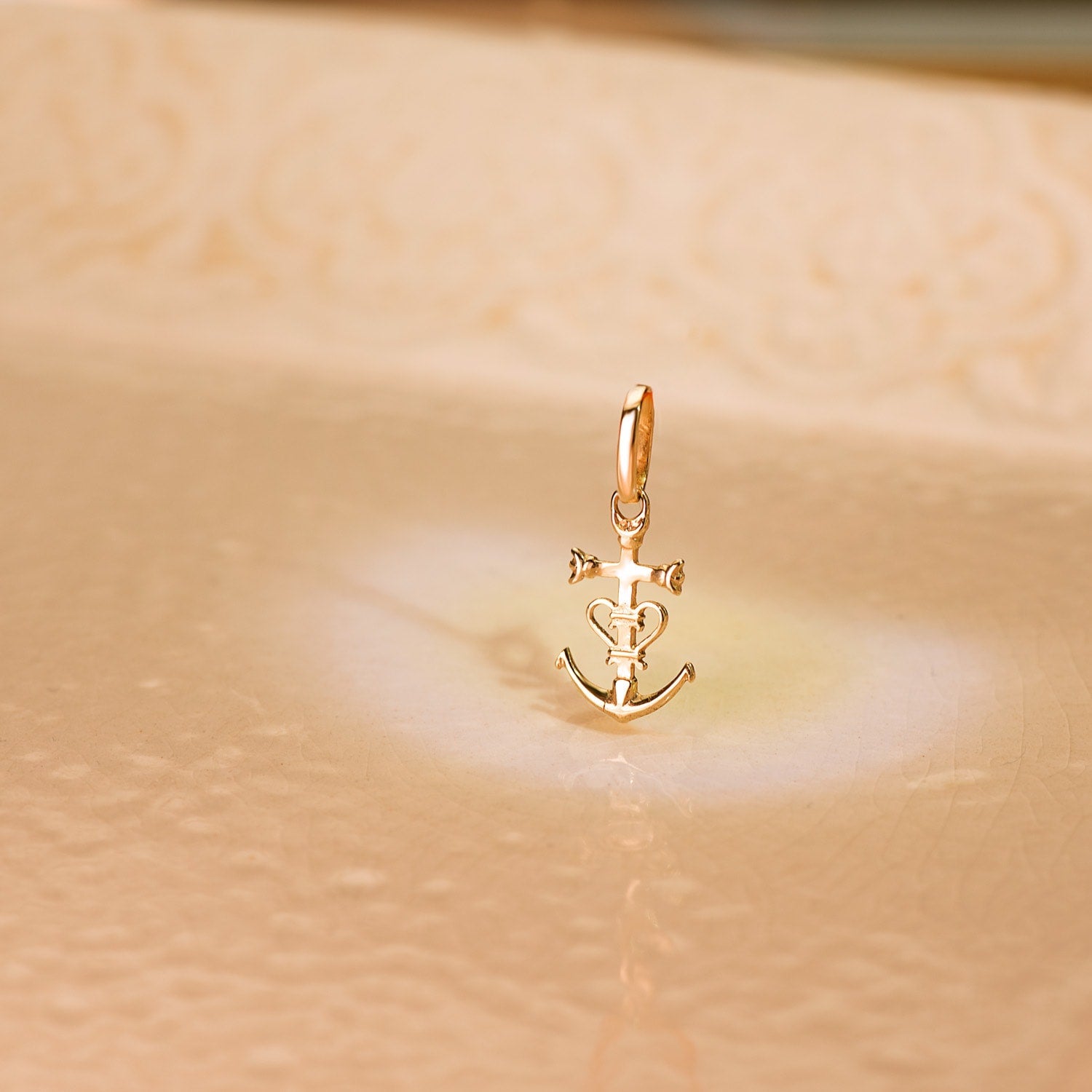 18K Cross Of La Camarga Yellow Gold. 16 x 10 mm