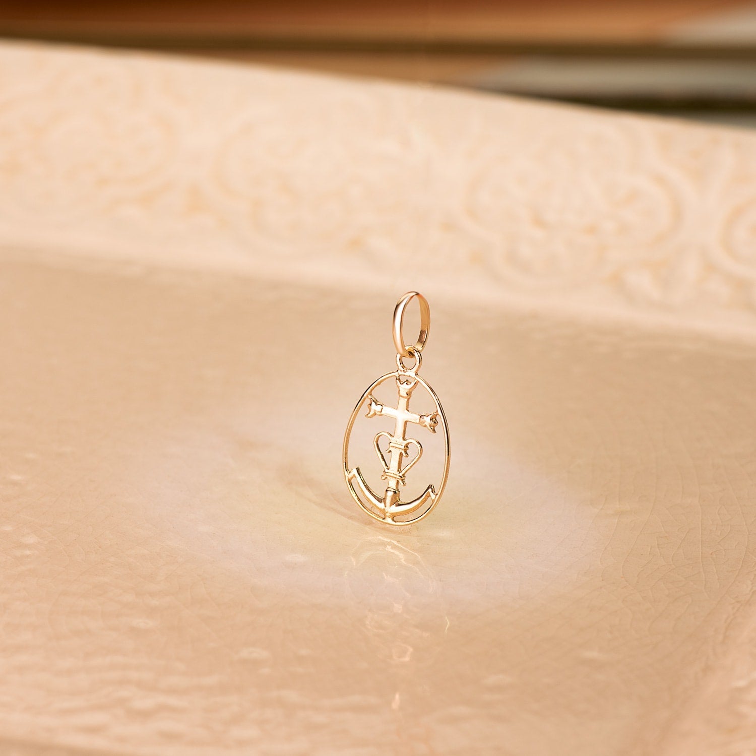 18K Yellow Gold Pendant Camargue Cross With Frame. 22 x 14 mm