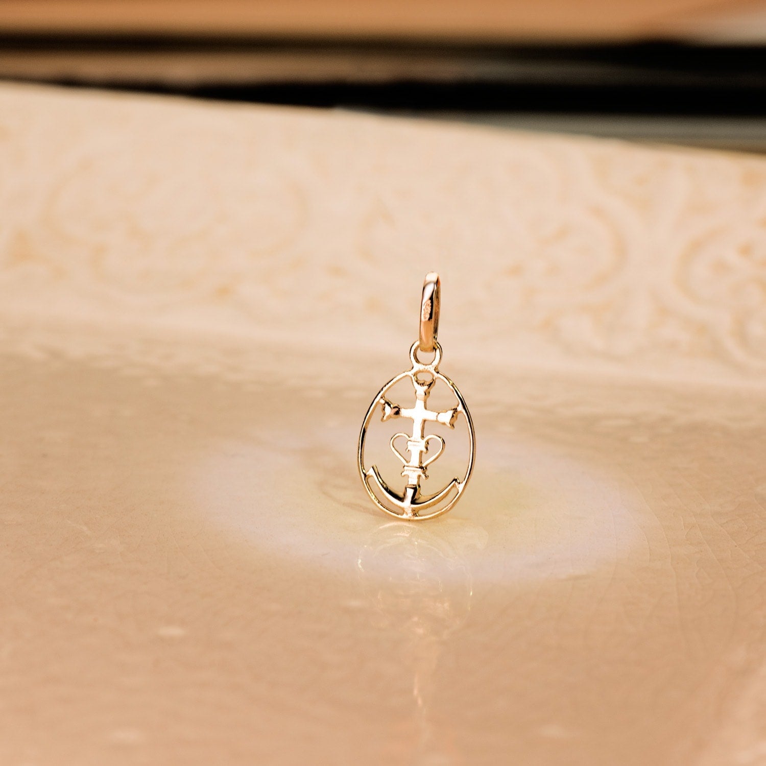 18K Yellow Gold Pendant Camargue Cross With Frame. 18 x 12 mm