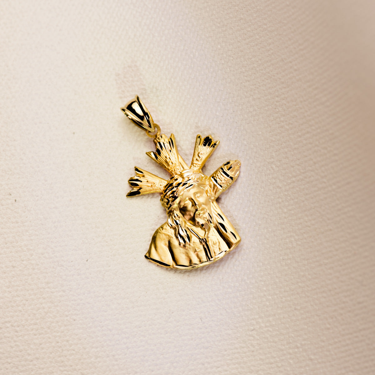 18K Cristo Gran Poder Silhueta 28x24 mm