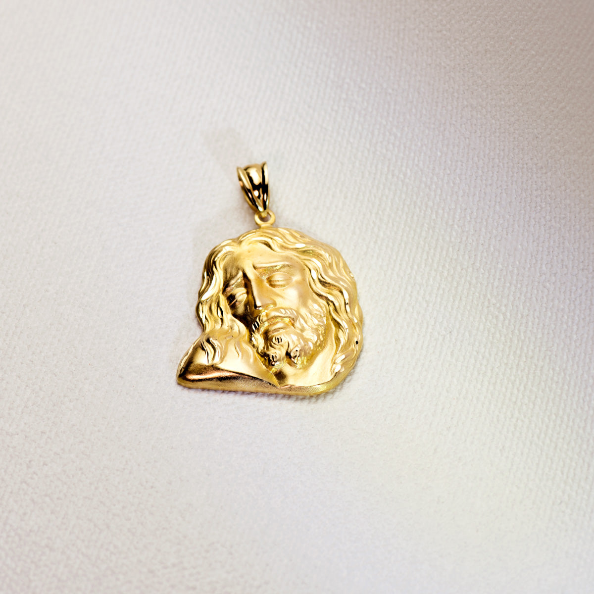 18K Cabeça de Cristo 30x25 mm