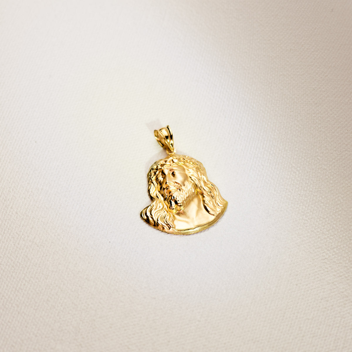 18K Yellow Gold Pendant Christ of Murillo 30x27 mm