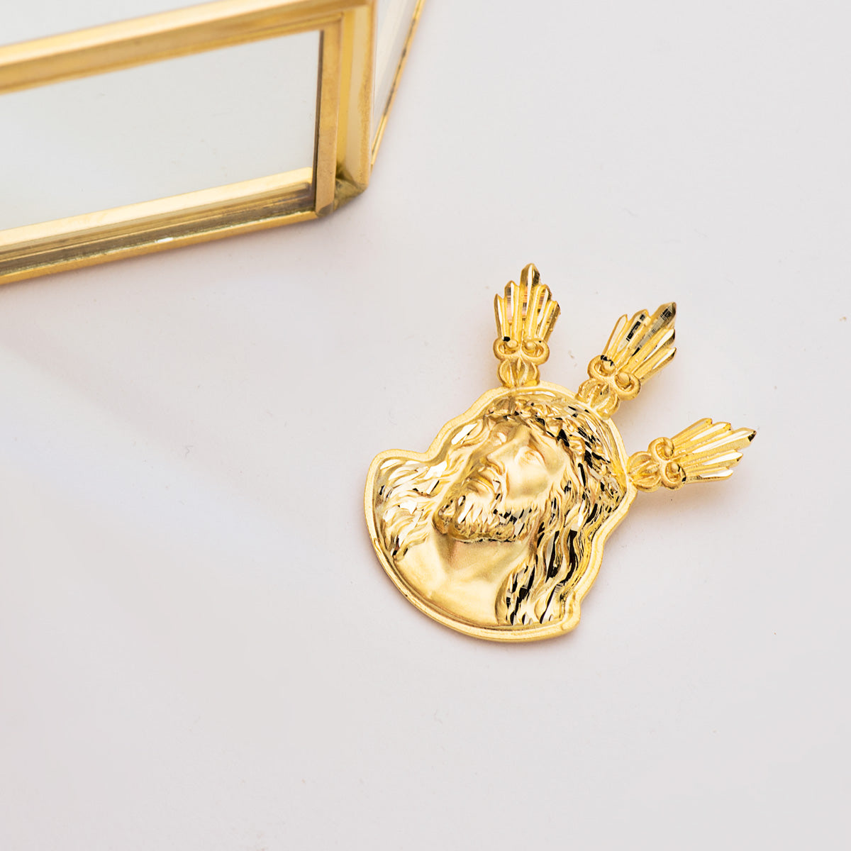 18K Pendant Head of Christ Powers 38x29 mm