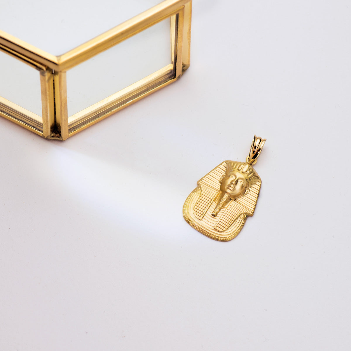 Pendentif 18K Or Jaune Tutankamon Matifié. 24x18 mm