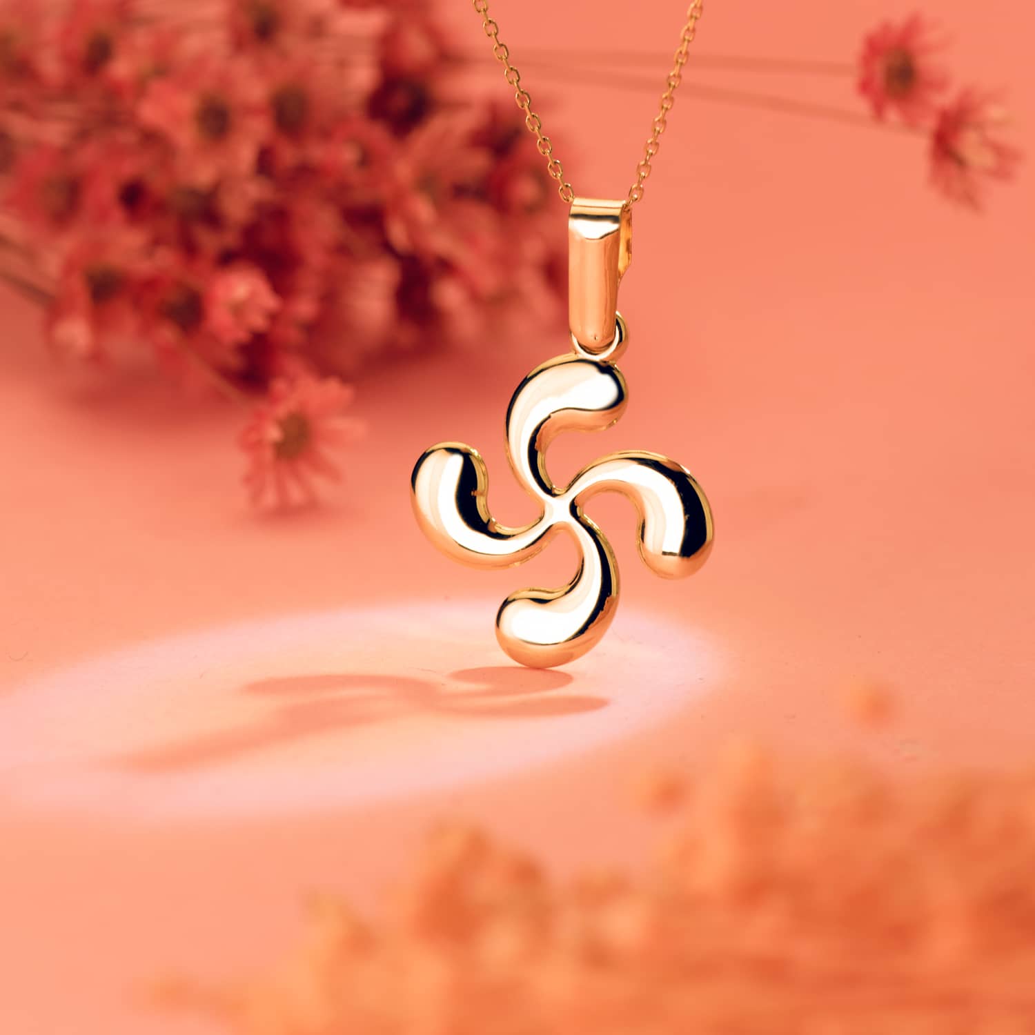 18K Yellow Gold Pendant Lauburu Shiny Plated 23x20 mm