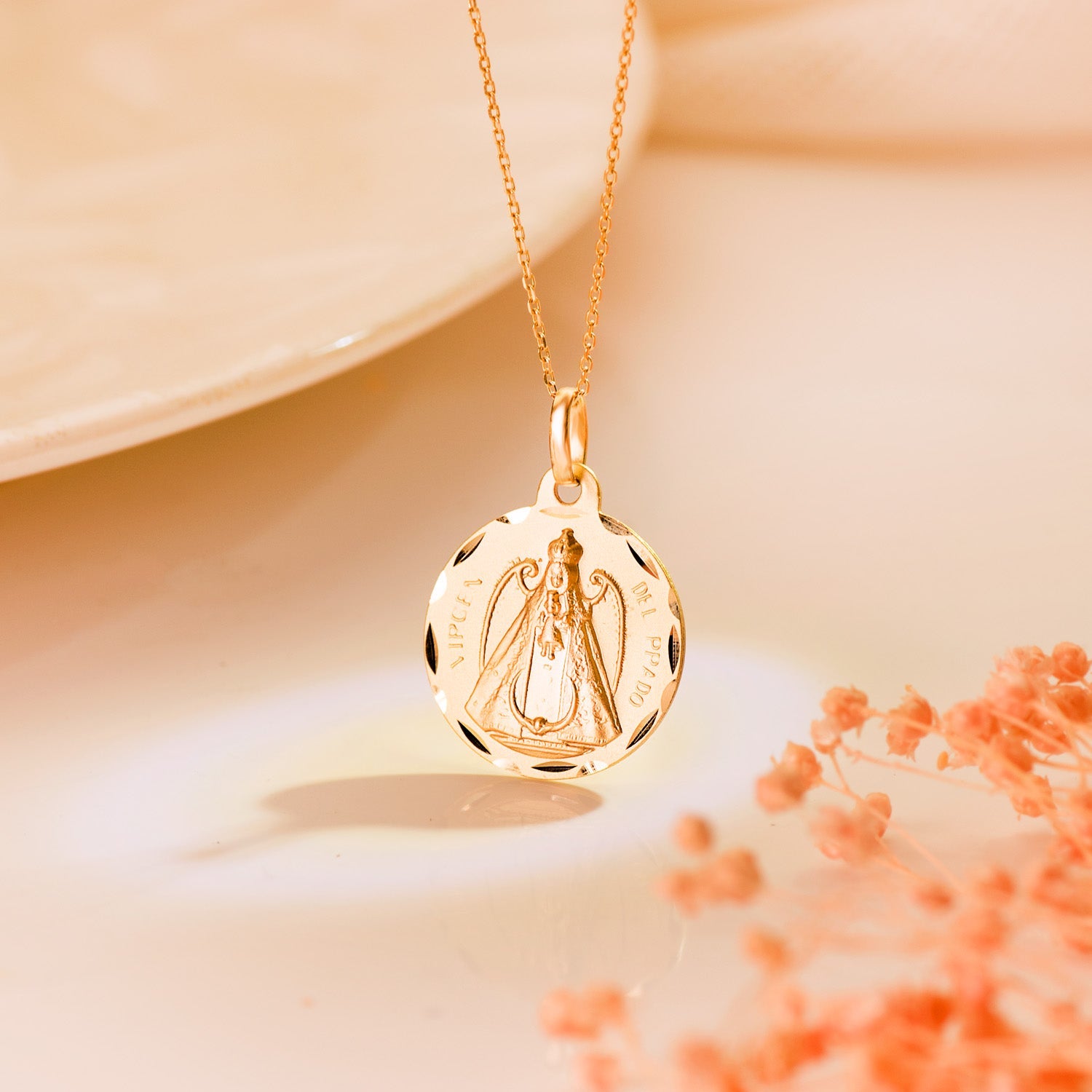 18K Yellow Gold Medal Virgin of the Meadow Carved 18 mm