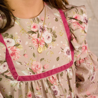 18K Yellow Gold Medal Tambourine Virgin Girl Profile Shaded and Openwork 19 mm