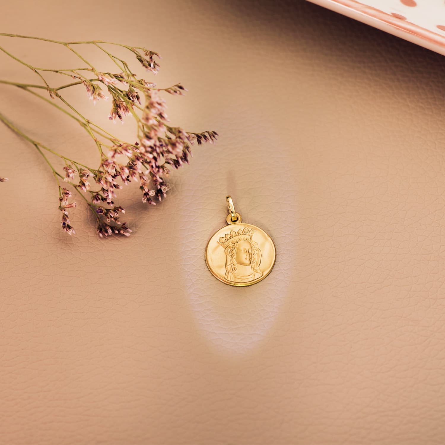 18K Yellow Gold Medal Notre Dame De Paris 18 mm