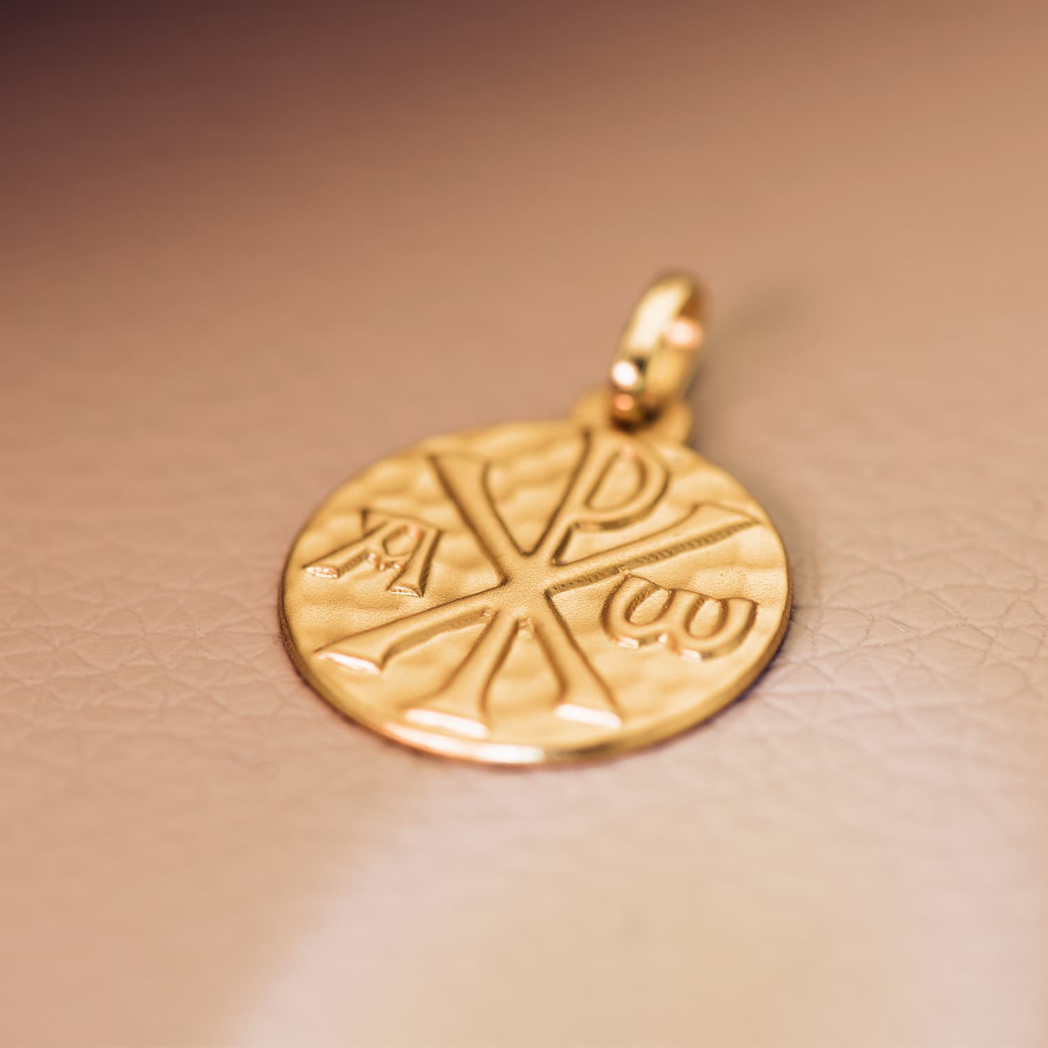 18K Medalla Oro Amarillo Cruz De Crismon Martele  18 mm