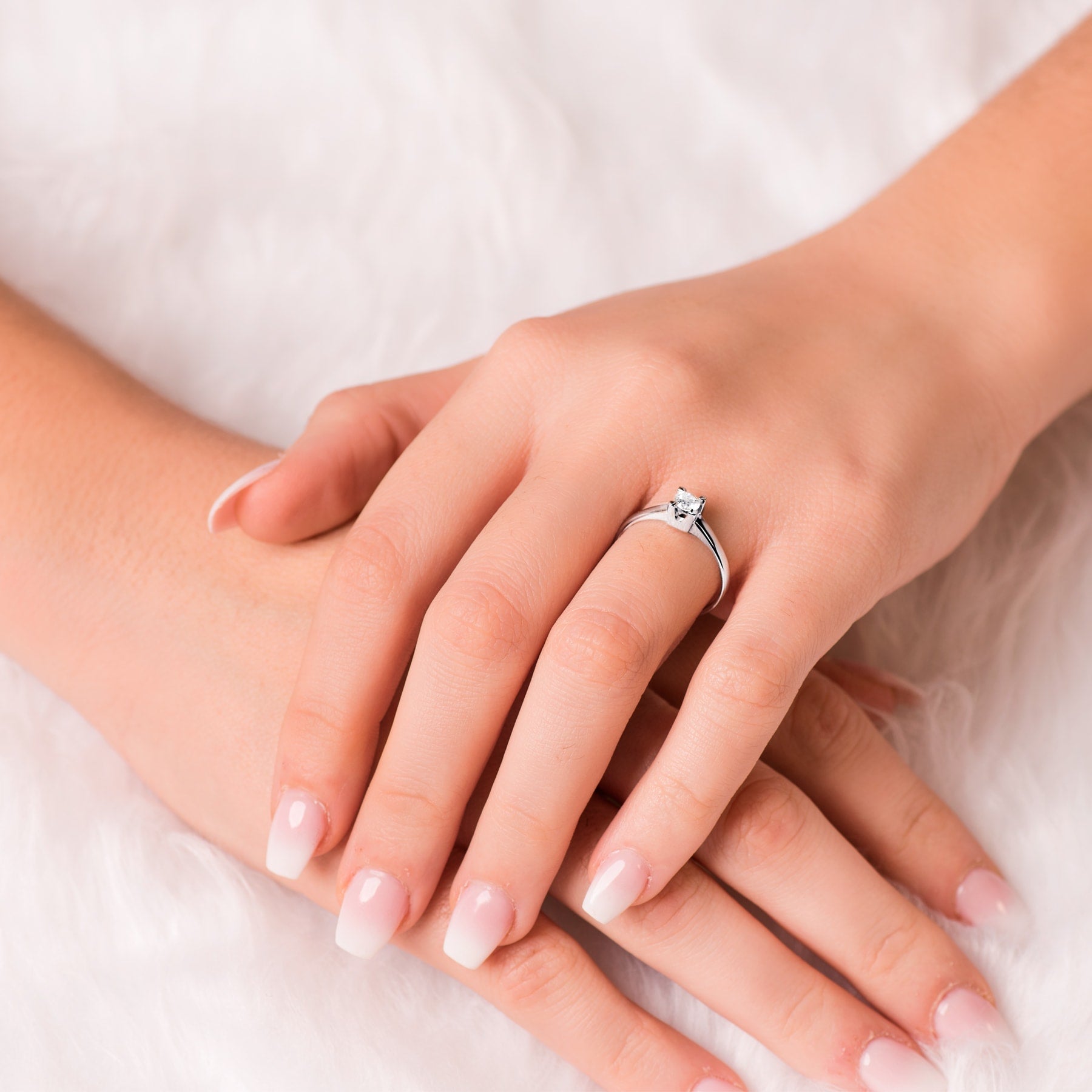 18K Solitaire White Gold Diamond Brilliant Cut 0.300 Carats G-Vs2