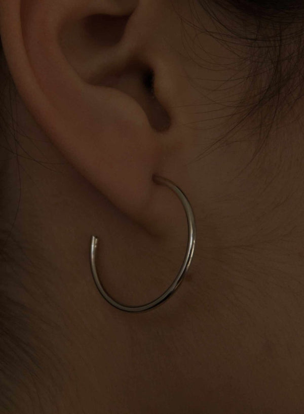 Classic circular silver hoop earrings 25 mm