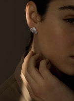 Original six-lane design earrings with zircons