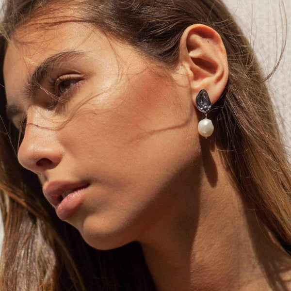 Irregular liquid design pearl drop earrings