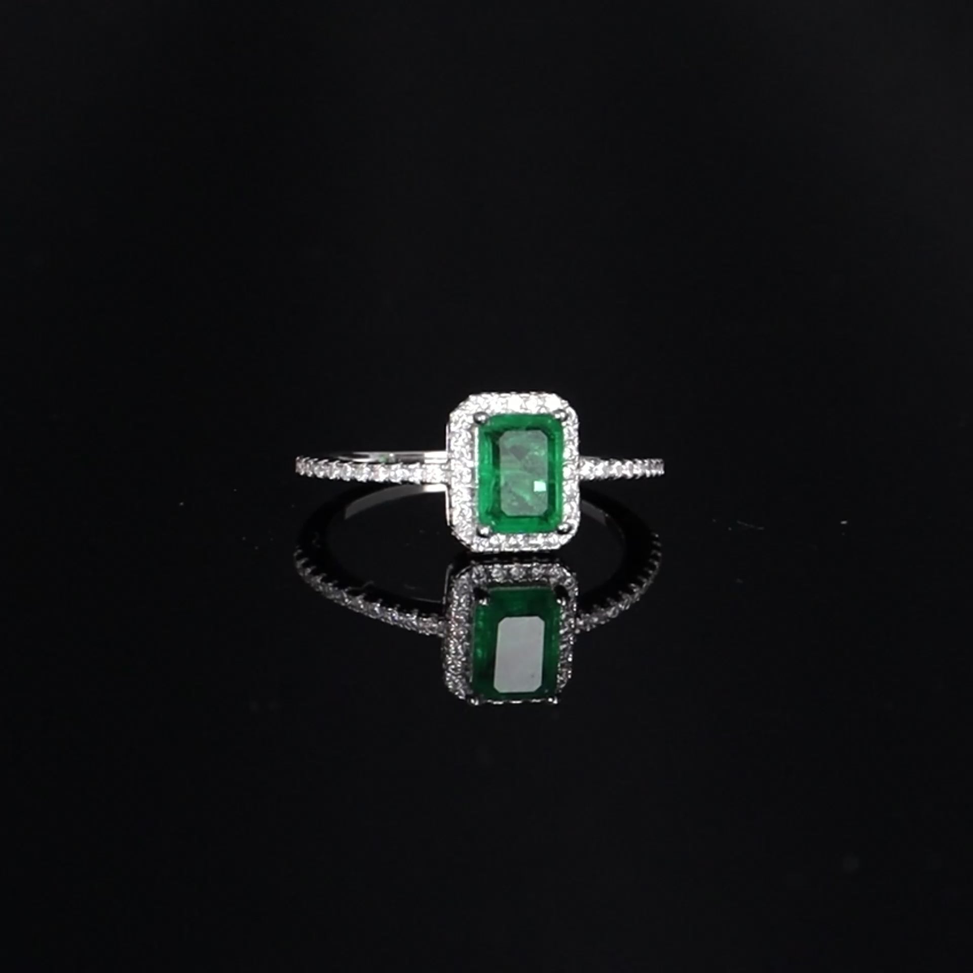 Rectangular emerald zirconia ring with micro zirconias – Sanchis