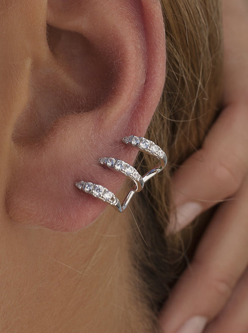 Boucles d'oreilles design originales à trois griffes avec zircons