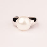 Smooth silver ring with shell pearl
