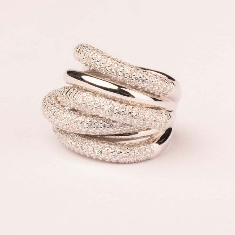 Ring with alternating pavé meshes, brilliant and smooth cut