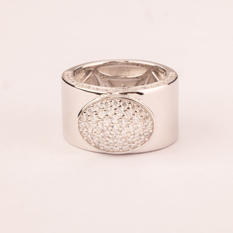 Chevalier Ring with Oval Pavé Mesh