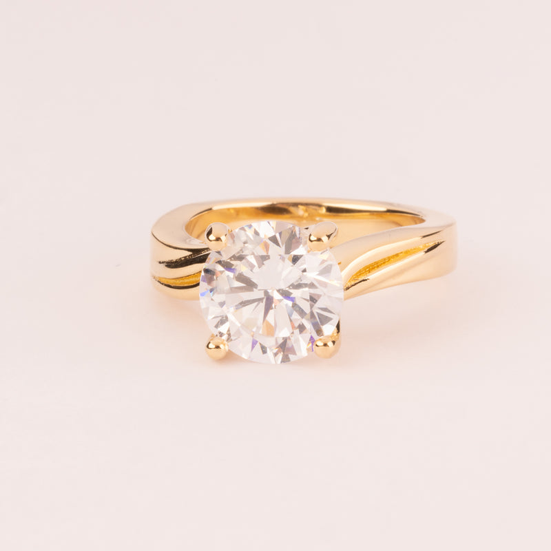 Solitaire with 10 mm machined mount plated in 18k gold
