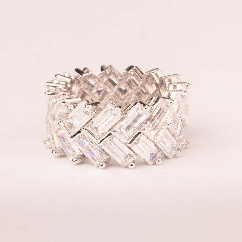 Ring with baguette-cut zircon mesh