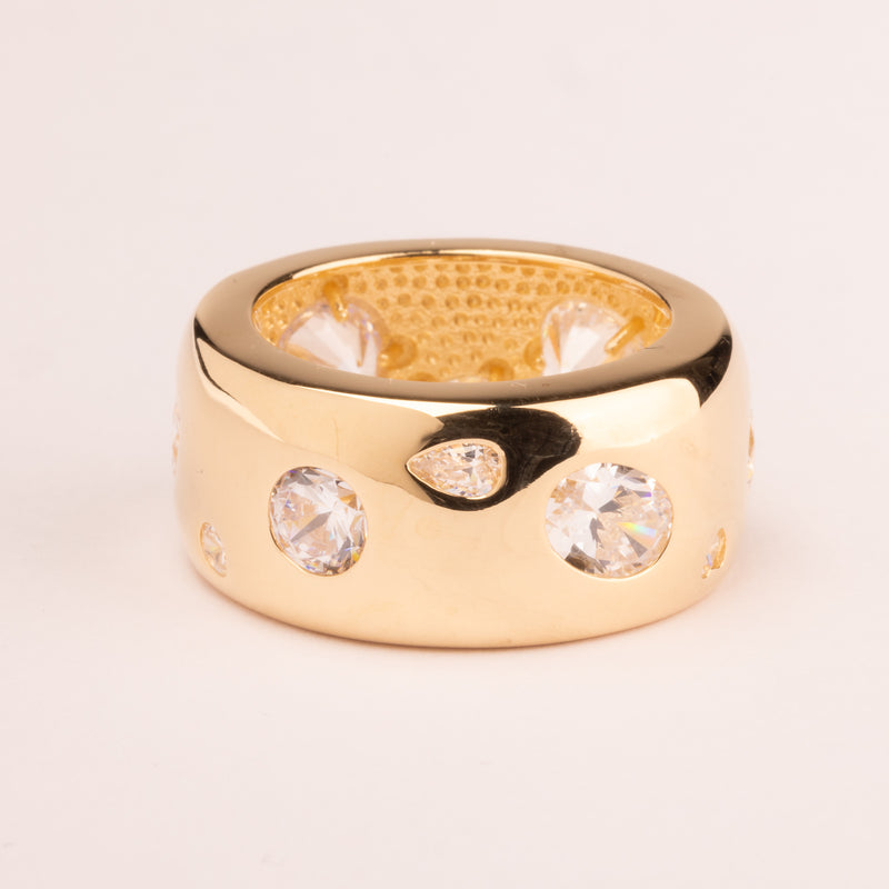 Band ring with multi-shaped white zircons