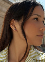 Climbing earrings with adamantine quartz rail design