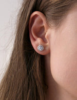 Petites boucles d'oreilles en argent brillant avec motif rond et zircone
