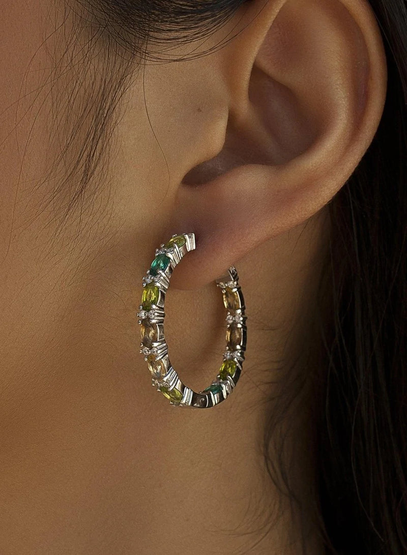 Boucles d'oreilles créoles avec pierres dans les tons verts