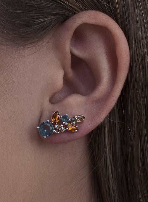 Boucles d'oreilles grimpantes en argent avec motif feuille bleue